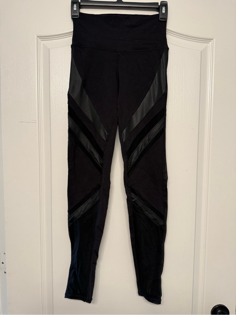 Alo Yoga XS Black Mesh Cutout Leggings High Rise Athleisure Yoga Pants